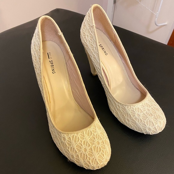 Cream-Coloured Lace Pumps - Call It Spring - Picture 2 of 4